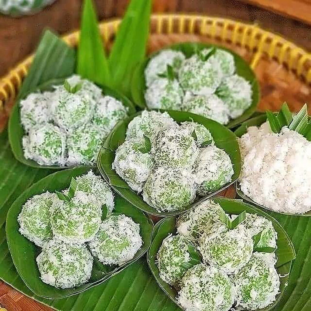 makanan khas jawa timur - klepon