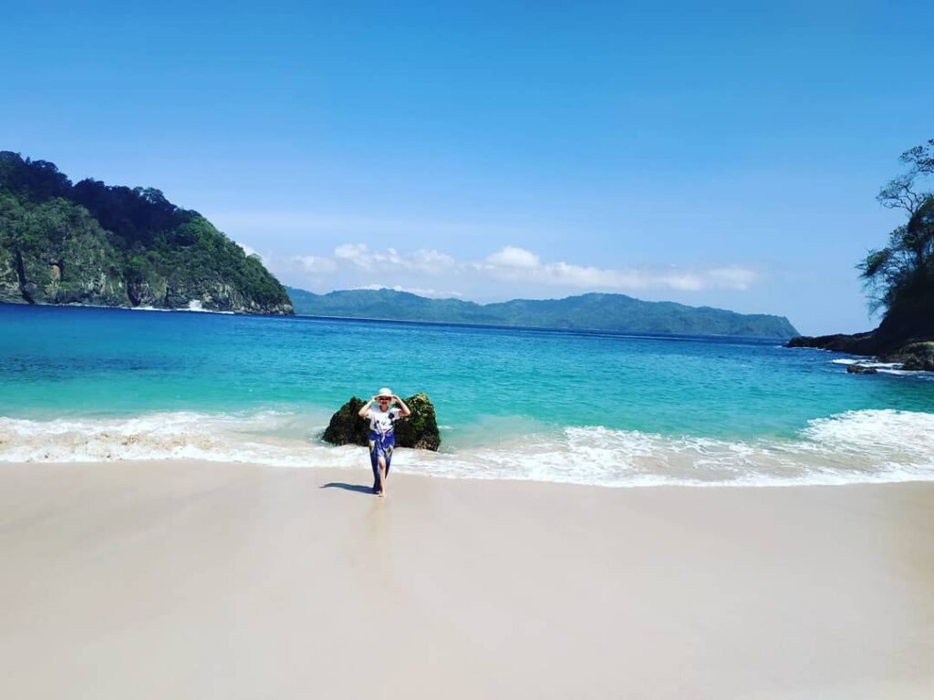 pantai di jawa timur - teluk ijo